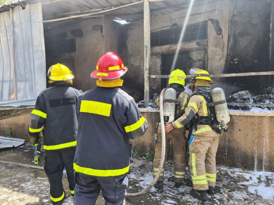 برطعة : إخماد حريق كبير في مخزن للاسفنج والمواد البلاستيكية